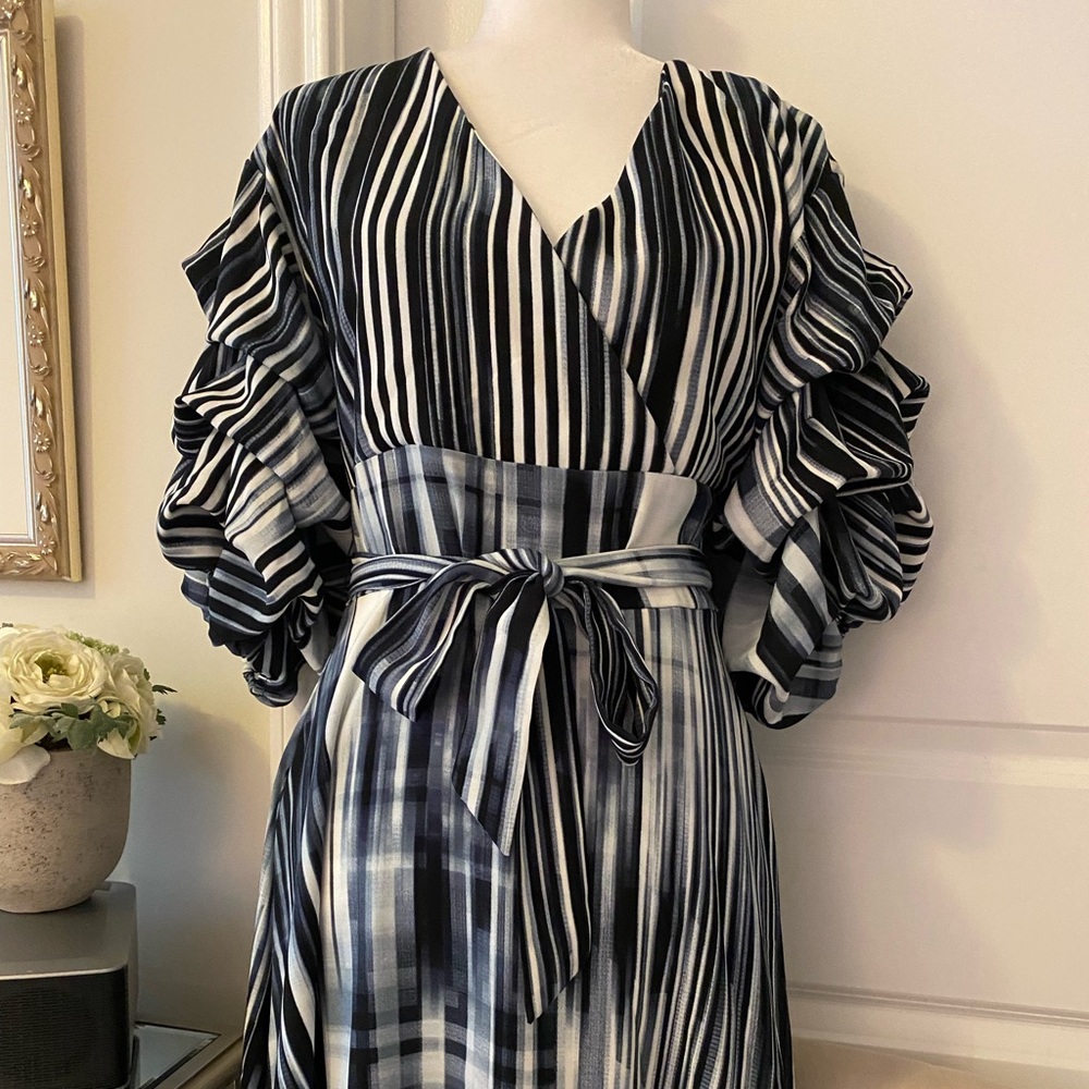 Pre-Owned BAR III Geo Stripe Puff Bouffant Tiered Sleeve V Neck Dress, Size S